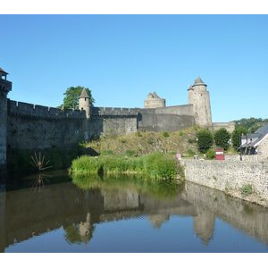 Château de Fougères et douves