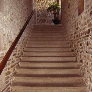 Bel escalier de pierre. Abbaye de Rillé