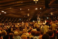 Lourdes : dans la Basilique St Pie X, une foule immense de plus de 12 000 participants !