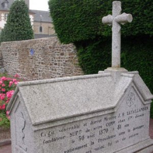 Tombeau du Fondateur. Cimetière de Rillé