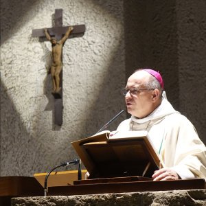 Mgr Bondu prononce l'homélie